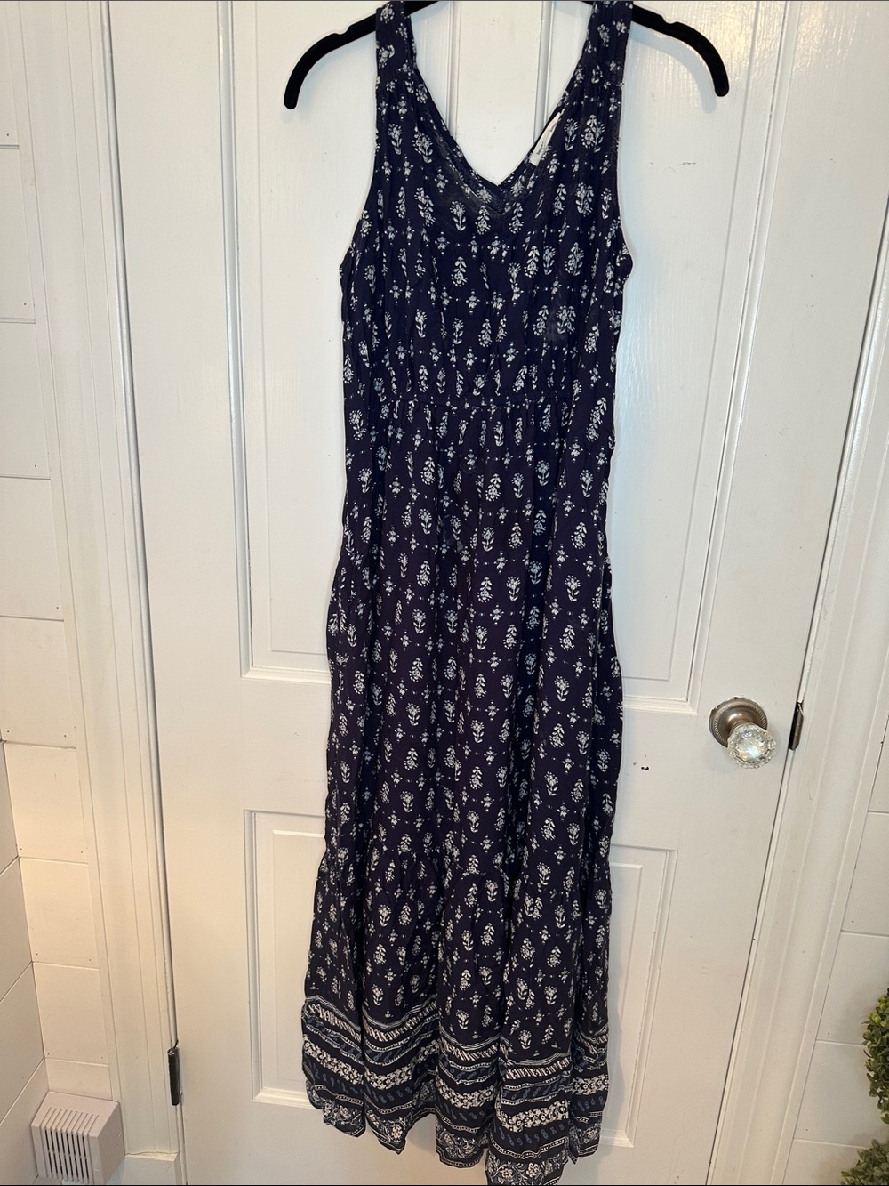 beachlunchlounge Navy and White Floral Maxi Dress size M